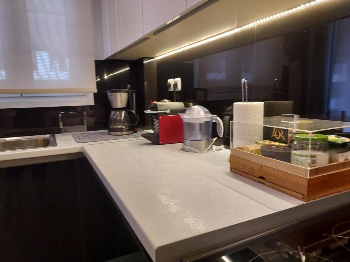 Acropolis Metro Station Flat 2 Apartment เอเธนส์ ภายนอก รูปภาพ